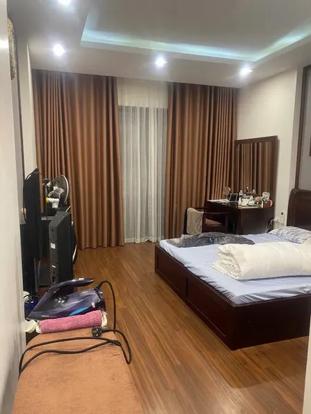 Chính chủ bán nhà mặt phố Trung Kính – 87,1m² – 5 tầng – MT 5,2m – Giá 49 tỷ
💥 Vị trí vàng – Kinh doanh đỉnh – Dòng tiền cho thuê 50tr/tháng
Diện tích sổ đỏ: 87,1m² (thực tế xây 71,7m²).
Mặt tiền 5,2m, nhà 5 tầng kiên cố
Thiết kế: Tầng 1 thông sàn + W