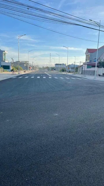 Chính chủ bán lô đất gần biển đường nhựa 27m. KDC hạ tầng đẹp. Dân đông đúc
