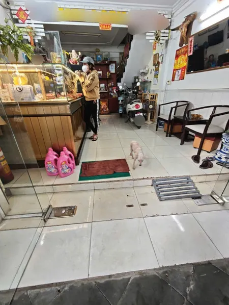 18 - CG: Cho thuê nhà mặt tiền Đề Thám 17 triệu