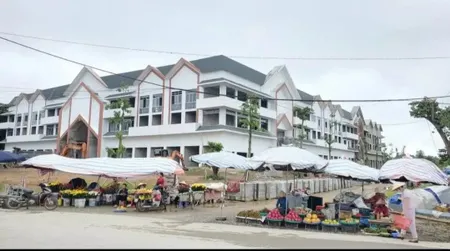 Chợ Thương Mại Du Lịch Mường Thanh – Sắp chính thức đi vào hoạt động trong năm nay
📍 Vị trí đắc địa – Trung tâm kết nối phố đêm & du lịch Tây Bắc, lượng khách du lịch và người dân tập trung đông đúc.
💼 Số lượng kiot mặt tiền đẹp có hạn – cơ hội vàng để 