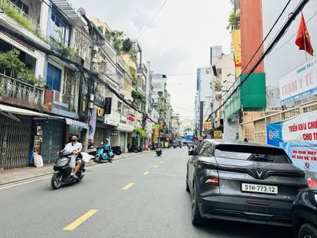 Bán nhà 2 Tầng Mặt Tiền Hut Hồ Bá kiện p15 quận