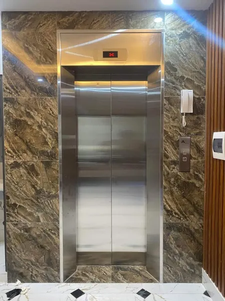Mình cho thuê nhà mới, hai đường đi, Thái Hà; vỉa hè 95m2* 5T- 29 Tr