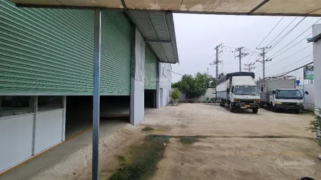 Nhà xưởng mặt tiền đường đt830, 7900 m2 ,60 x 130 m (2500 thổ cư) xã lương hòa, bến lức, long an.