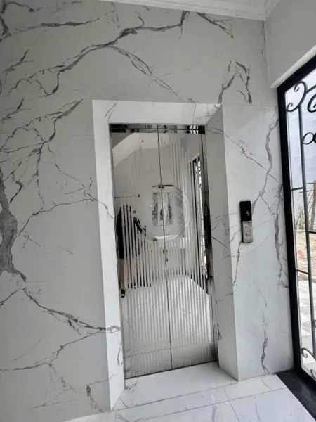 Cho thuê nhà mới, thang máy, 100m2_ 5T; vỉa hè, Nguyễn Khánh Toàn-31 Tr