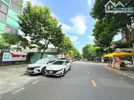 Mặt tiền đường 10m5 Hồ Tùng Mậu,cạnh Hoàng Thị Loan. Vị trí Kinh doanh S= 100m2, 7.55 tỷ