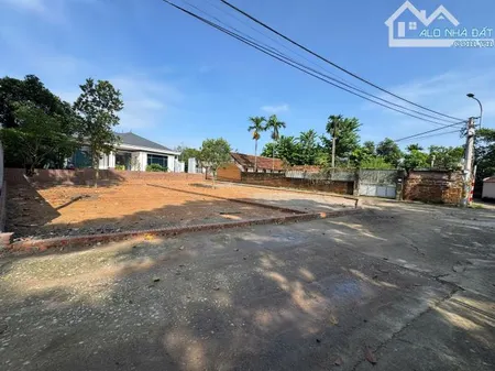 nhà em tách 3 mảnh bán 1 mảnh 100m giá 1.7 tỷ, gần trường C1,2, chợ đông đúc