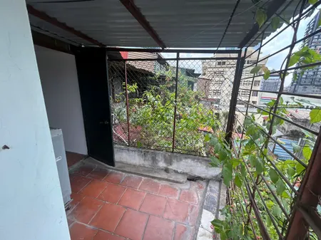 Cho thuê căn hộ Tập thể tầng 5 Huỳnh Thúc Kháng, 80m2, 3 ngủ, 2 vệ sinh, 8 triệu