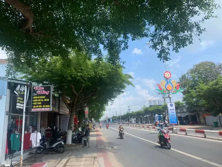 Bán nhà 170m² ngang 5m giá 5.2 tỷ đường Phạm Hùng, phường 9 nay là Phường Long Châu