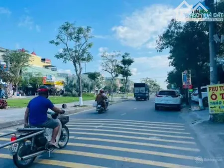Bán nhà 3 Tầng Đường Yên Thế, View Công Viên - Giá 10ty350 TL