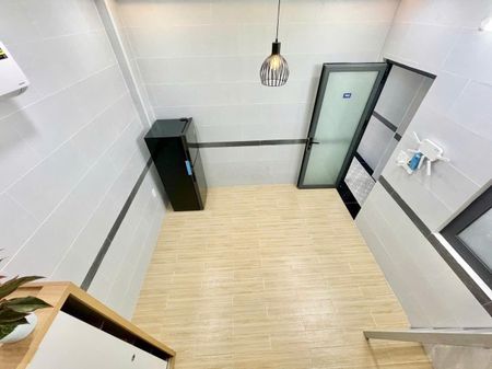Duplex full nội thất, cửa sổ thoáng, thang máy. Ở 2 - 3 bạn. Ngay bờ kè Trường Sa