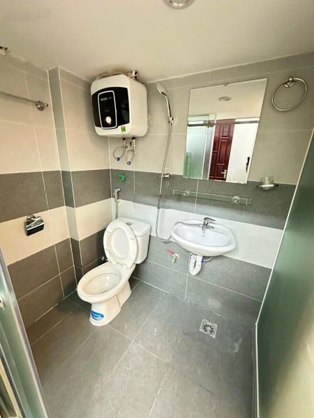 Chính chủ cần cho thuê duy nhất 1 phòng đơn nhỏ xinh tầng 2 chỉ 3,4tr/ tháng. LH: 0835806339