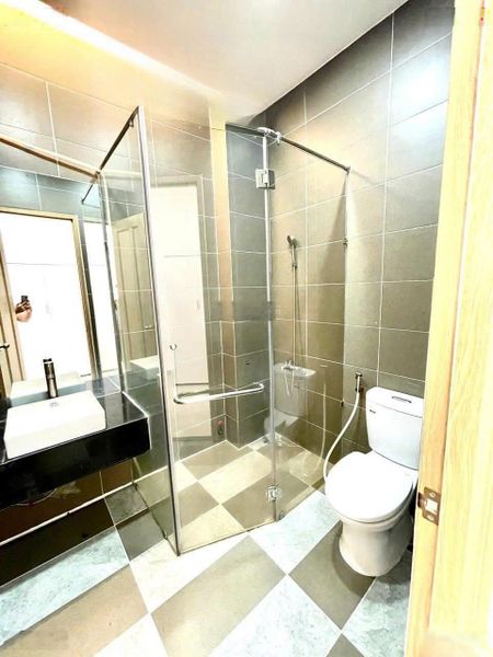 Ngay ĐH Sư Phạm Cơ Sở 2, cho thuê căn Studio ban công + full nội thất. Liên hệ 0989785554