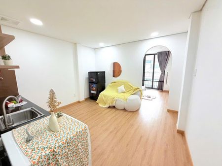 Cho thuê căn phòng tách bếp ban công thoáng mát cửa sổ lớn BV 24/7 tại Nguyễn Gia Trí LH 0373703851
