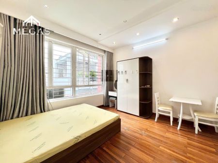Khai trương studio cửa sổ lớn ngay cầu Lê Văn Sỹ, Q3