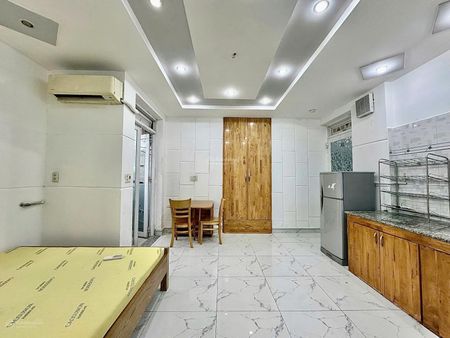 Phòng ban công rộng 40m2 - có máy giặt riêng - full nội thất - ngay công viên làng hoa