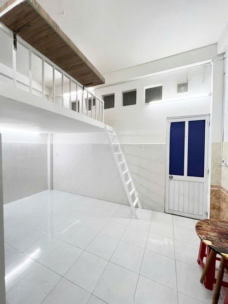 Duplex gác cao, thoáng mát, full nội thất. Ở 2-4 bạn. Ngay Cầu Bông, bờ kè Trường Sa.