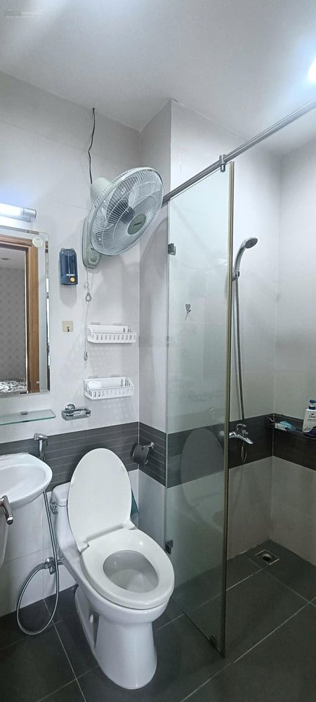 Tôi cần cho thuê 1 phòng trong CH HimLam Riverside, giá 8tr/th (bao tất cả chi phí). LH: 0762318006