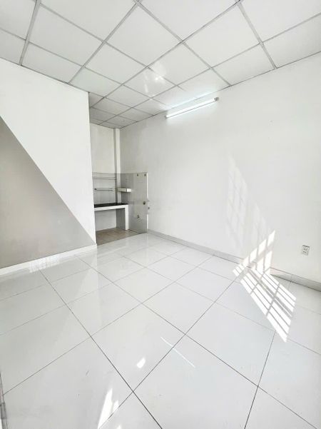 Phòng studio cửa sổ trời ngay Nguyễn Duy Trinh