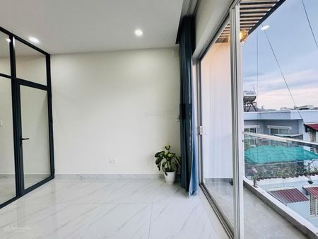 Siêu phẩm 1 phòng ngủ tách bếp có ban công thoáng mát ngay đại học Công Nghiệp