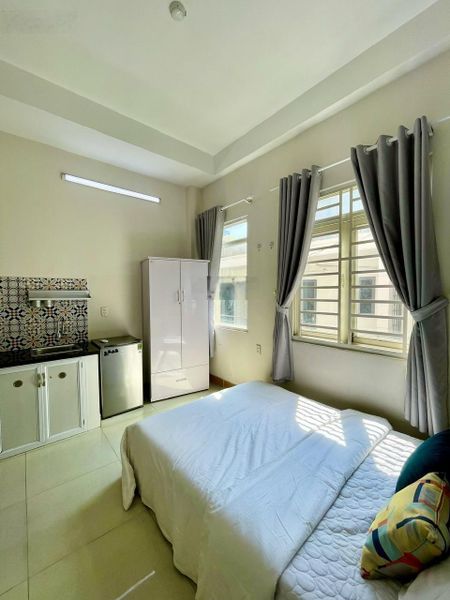 Cho thuê căn hộ rộng 30m2 có cửa sổ trời tại quốc lộ 13, bình thạnh