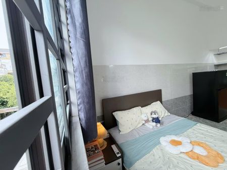 Cho thuê phòng 1PN, 40m2 full nội thất có ban công thoáng mát Nhất Chi Mai gần Etown, Vhu, Huit