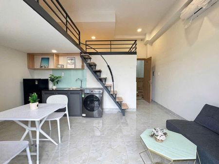 Cho thuê phòng duplex ban công rộng 30m2 quận 4 đường nguyễn khoái gần đh luật, dh nguyễn tất thành