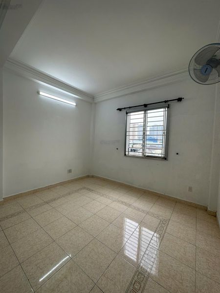 Cho thuê phòng rộng cửa sổ thoáng đón nắng wc riêng Chu Văn An