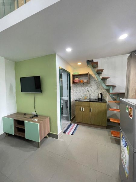 Cho thuê phòng có gác cao 1m8 gác bê tông cửa sổ siêu thoáng gần vòng xoay dân chủ,vincom plaza 3/2