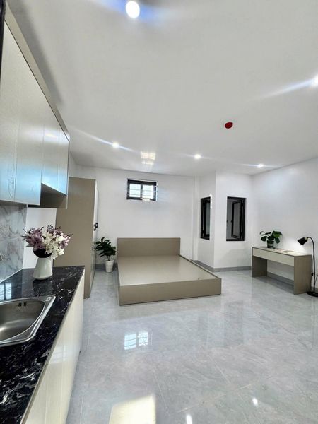 Căn hộ 30m2 tại Trung Hoà, có Tivi và nội thất cơ bản, gần siêu thị, bệnh viện và trường học