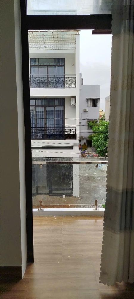 Cho thuê phòng mới 45m2 giá 5tr tháng đường Sơn Thủy Đông 3
