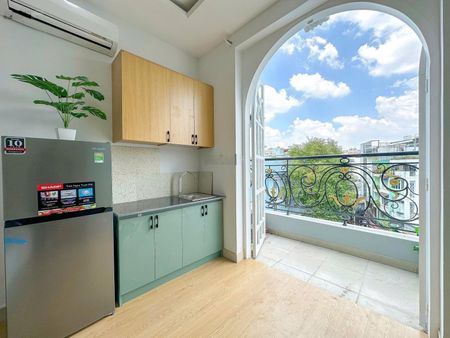 Cho Thuê Phòng Ban Công Full Nội Thất ở Lê Văn Sỹ gần nhà thờ Ba Chuông giáp Q1, Q3 ở Phú Nhuận