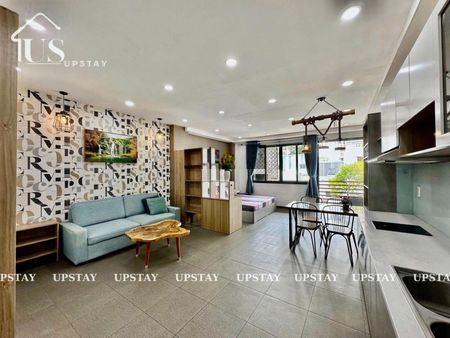 Cho thuê phòng đầy đủ nội thất, ban công, thang máy mặt tiền đường lớn Q3 gần chợ Bàn Cờ, ĐH UEH
