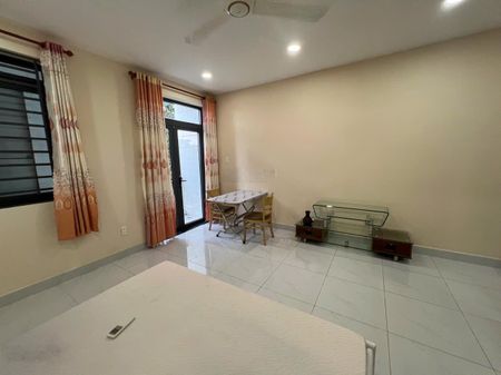Phòng ban col tách bếp full nội thất 45m2 đường phạm hùng giao nguyễn văn linh, q7, q8. giá 6 triệu