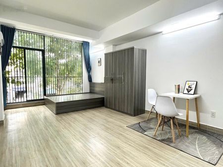 Căn hộ studio - cửa sổ trời rộng lớn - gần đại học văn lang