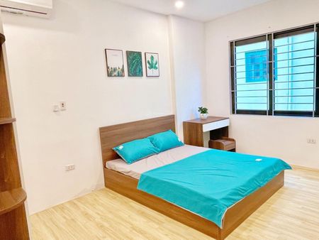 Chính chủ cho thuê phòng 1 ngủ 1 khách 35m2 có ban công, full đồ, nhà để xe rộng tại đường Cầu Giấy