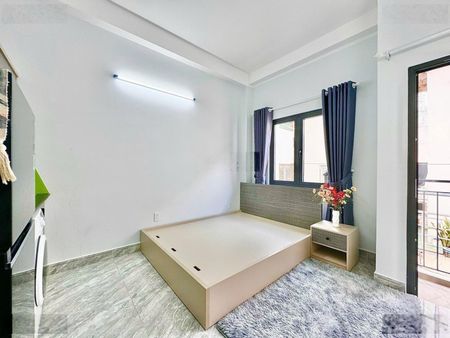Căn hộ full nội thất có ban công rộng 30m2 gần etown cộng hoà , đại học công thương , văn hiến