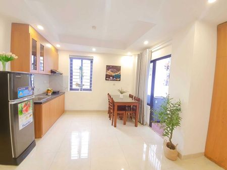 Cho phòng 1 ngủ 1 khách 40m2 tại phố Quan Nhân có ban công, máy giặt riêng, có bảo vệ 24/7