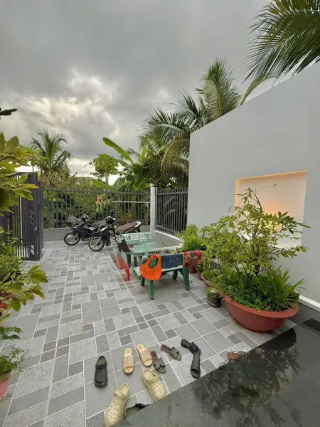 Nhà Đẹp Kiên cố, 3 Phòng - Đường 4m, có sân đậu OTO Mỹ hưng, Mỹ Phong. Bao chắc chắn.