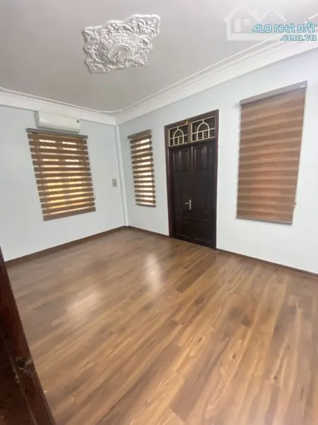Cho thuê nhà Hào Nam – Đống Đa DT 58m x 4 tầng, ôtô đỗ, lô góc giá thuê 22tr/th