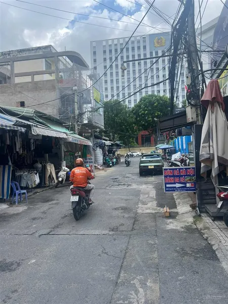 Bán khuôn đất lớn 690m2 đường nguyễn trãi quận 1 chỉ 240 triệu/m2