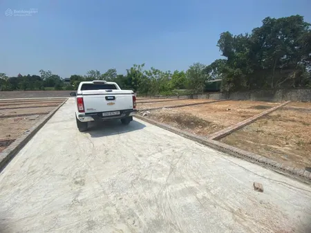 Bán 100m2 đất gần hồ suối hai , tt cẩm lĩnh giá bán 900 triệu, ô tô đỗ cửa ngõ thông