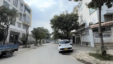 Di cư nước ngoài vợ chồng tôi muốn bán mặt phố kdc kim sơn giá thị trường