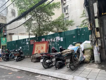 Chính chủ bán gấp 58m2 đất phố trung kính đôi, 2 thoáng, phân lô ô tô tránh, giá 21 tỷ, tặng gpxd.