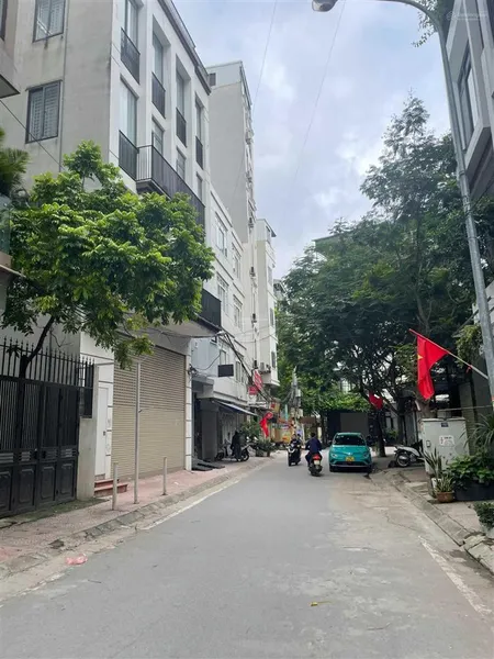 Chủ cần bán đất phố hoàng quốc việt, ô tô, thông kinh doanh, phù hợp xd tòa vp, căn hộ dịch vụ