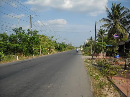 Đổi phong thủy cần bán miếng đất SXKD mặt tiền đường Quốc lộ 80
