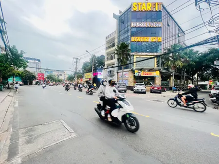 1079--- BÁN CHDV Mới Xây - ĐƯỜNG XE HƠI 8M - NGAY ĐƯỜNG HOÀNG DIỆU 2 - TN 80TRIỆU/ THÁNG