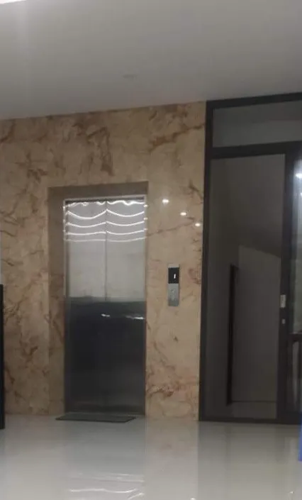 Cho thuê Nhà mới , thang máy,vỉa hè, 120m2- 5T, Nguyễn Thị Định_45 Tr