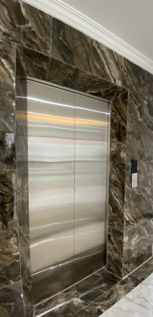 Cho thuê Nhà KD, VP, Nhà Hàng, Hoàng Cầu, 101m2x 5T vỉa hè 30 Tr
