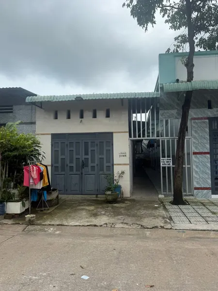 Chính chủ cần bán dãy trọ diện tích 150m² (5x30) ngay sát KCN Mỹ Phước 3 , Bến Cát, đầy đủ tiện ích , giá chỉ 1 TỶ 450 TRIỆU , SỔ SẴN