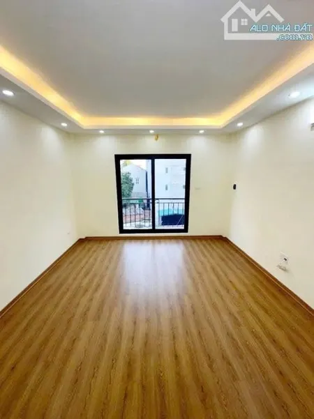 Gia đình cho thuê lâu dài nhà mới tinh phố Đàm Quang Trung, ngay chân cầu Vĩnh Tuy 11T/ th